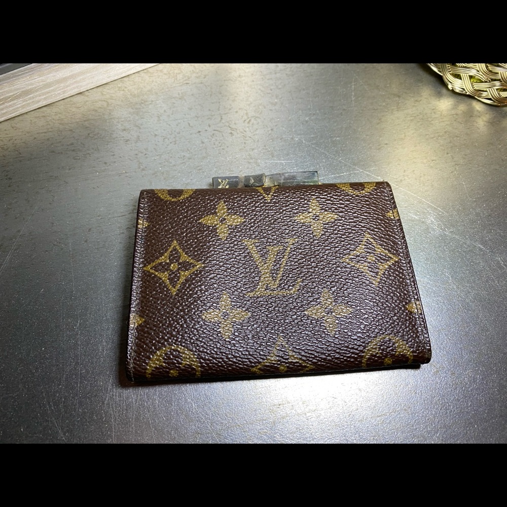 Kiss lock wallet